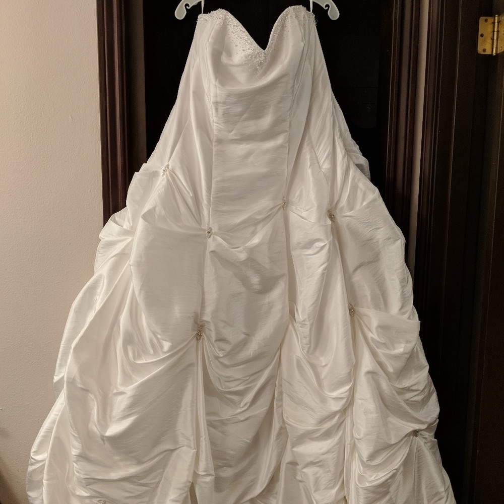 Plus size wedding gown